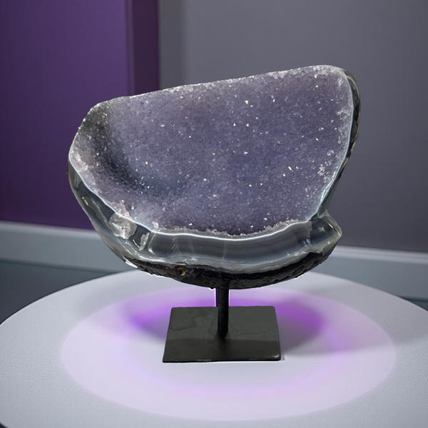 Agate Geode On Stand(1.1kg)