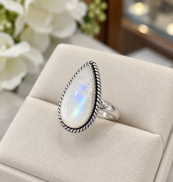 Moonstone Ring Sterling Silver Size 7
