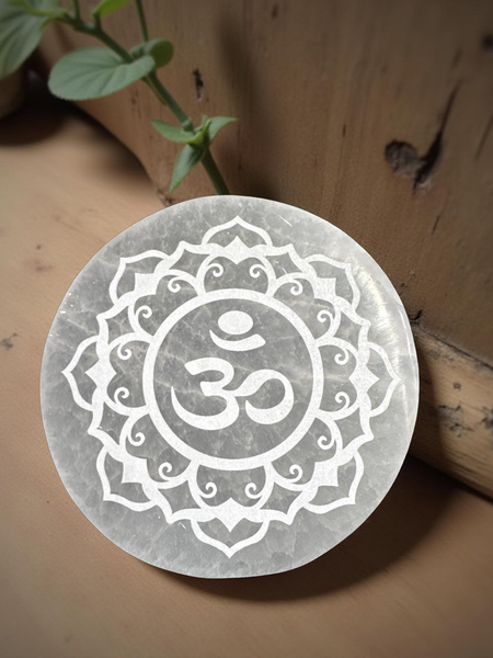 Selenite Round Charging Plate Om Engraving